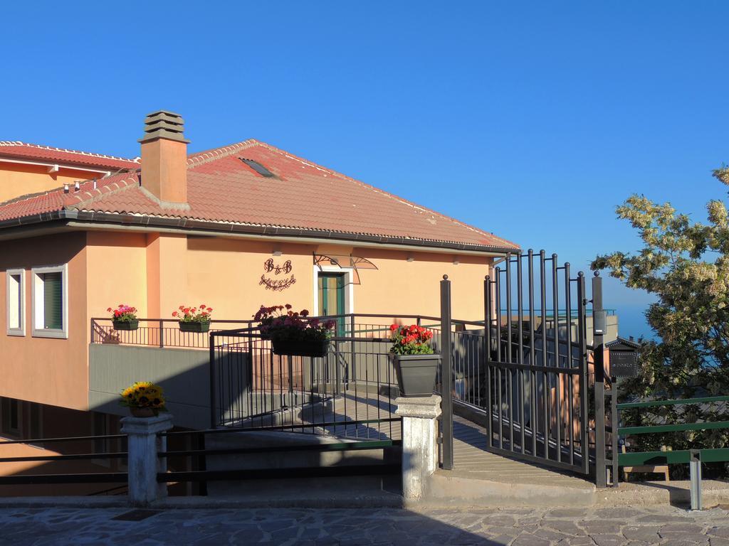 B&B Angela Монте-Сант'Анджело Экстерьер фото
